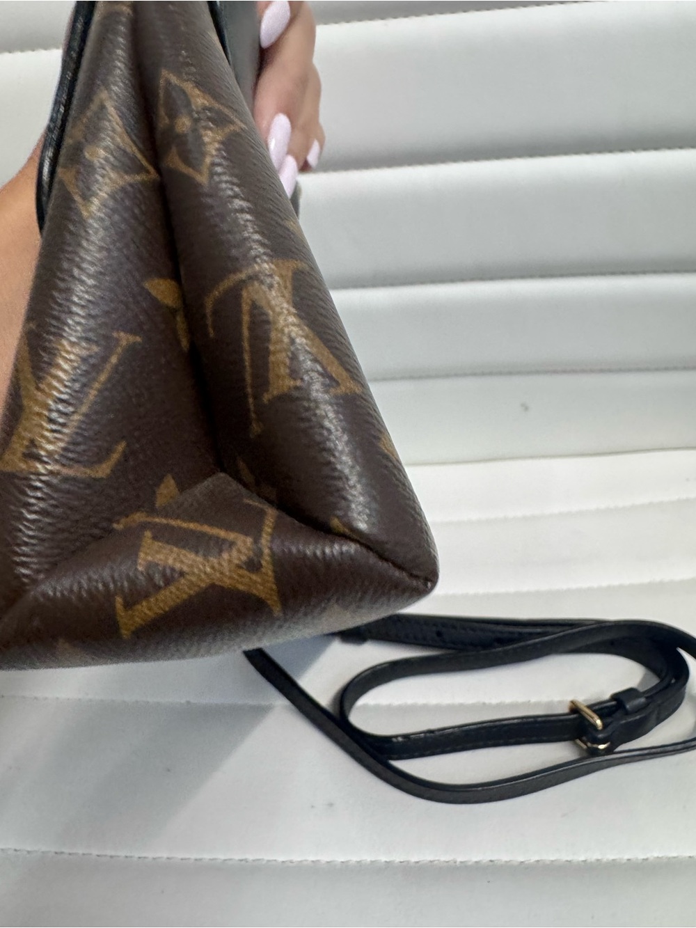 Louis Vuitton Locky BB monogram and black handbag with strap - Picture 6 of 9